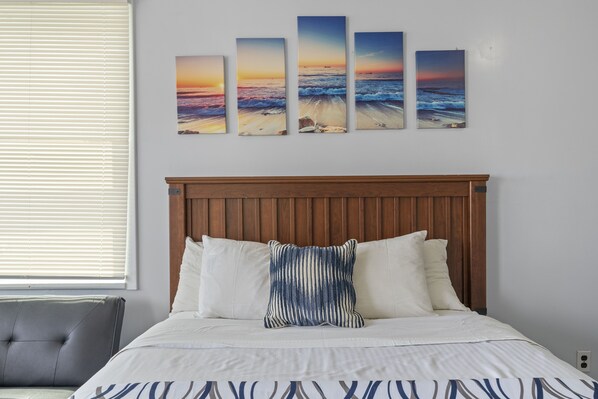 Queen Room with Kitchenette, Futon and Jetted Tub