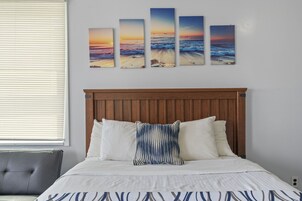 Tabla de planchar con plancha, wifi gratis y ropa de cama 