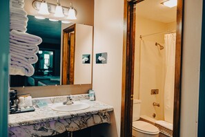 Combined shower/tub, towels - Wrangler Inn  (Mobridge)