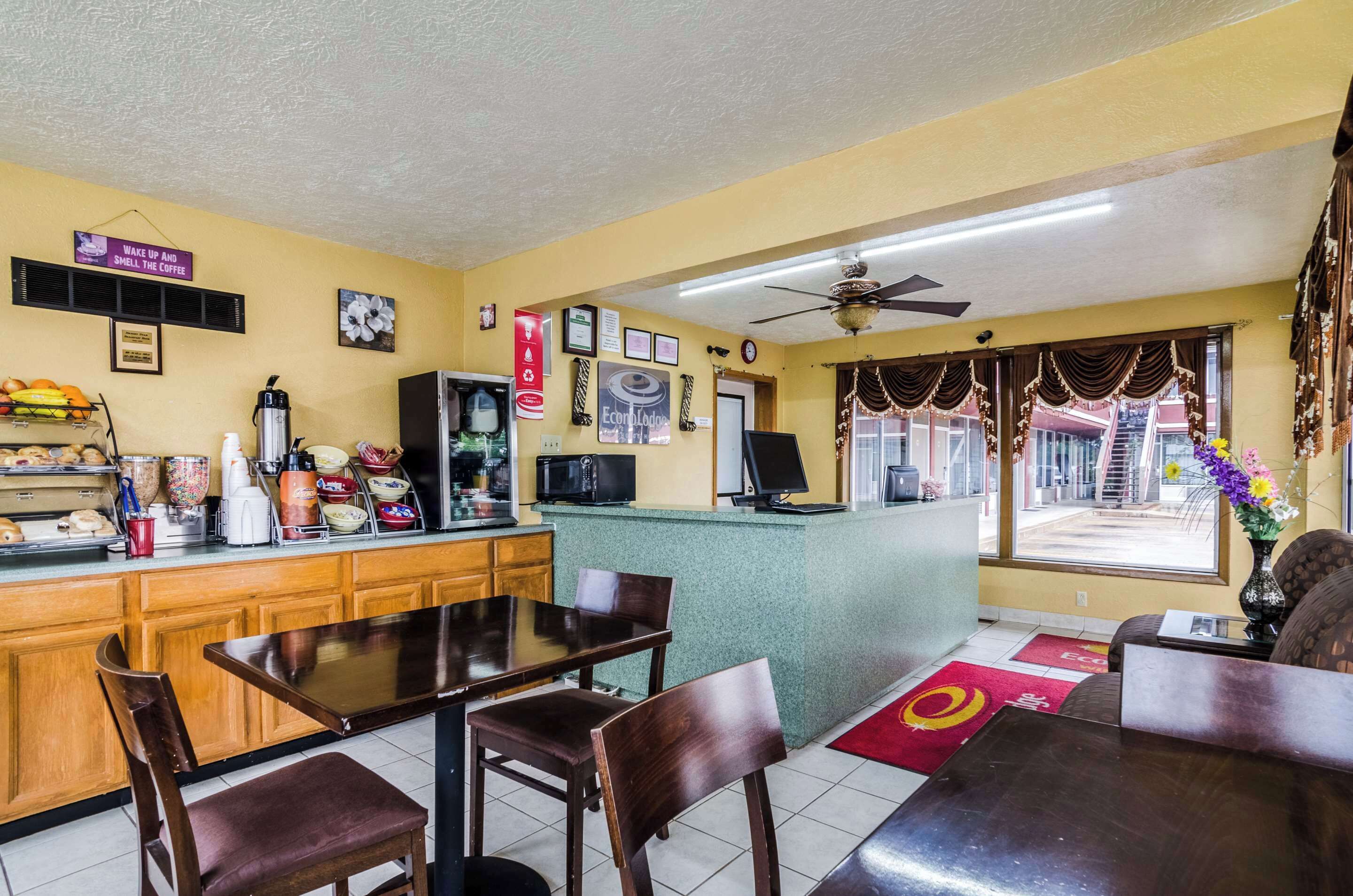 free continental breakfast