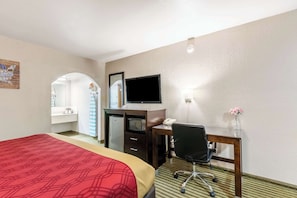 Standard Room, 1 King Bed, Non Smoking | Pillow-top beds, desk, iron/ironing board, rollaway beds - Econo Lodge Winfield (Winfield)