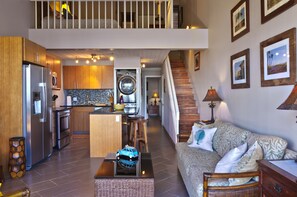 Standard Room, 2 Bedrooms, 2 Bathrooms | Private kitchen