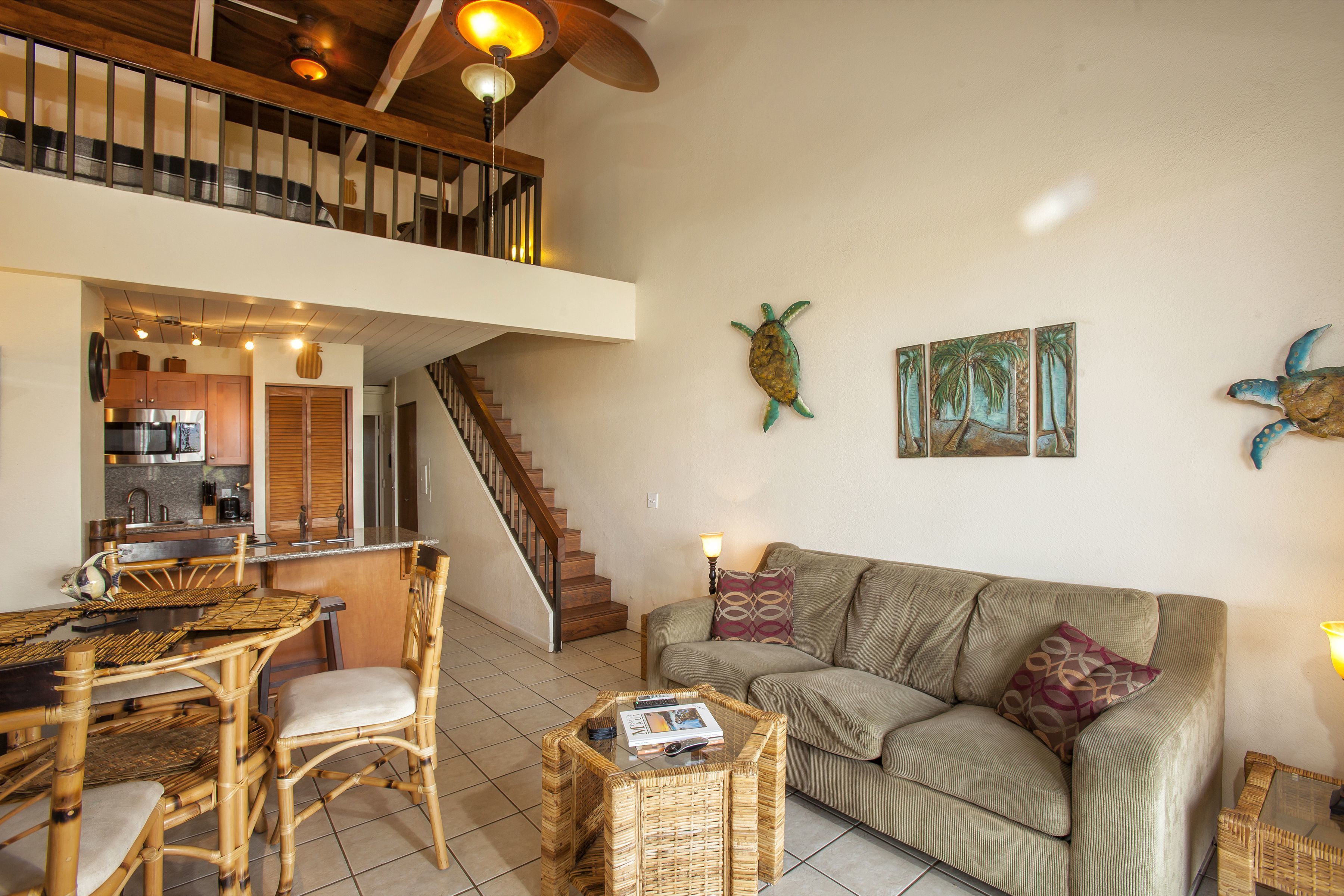 标准房, 2 间卧室, 双浴室 | 起居区 | 平板电视、DVD 播放器