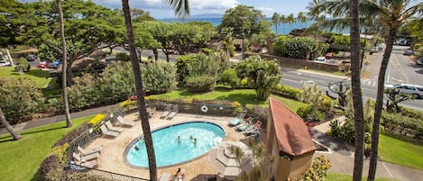3 piscines extérieures