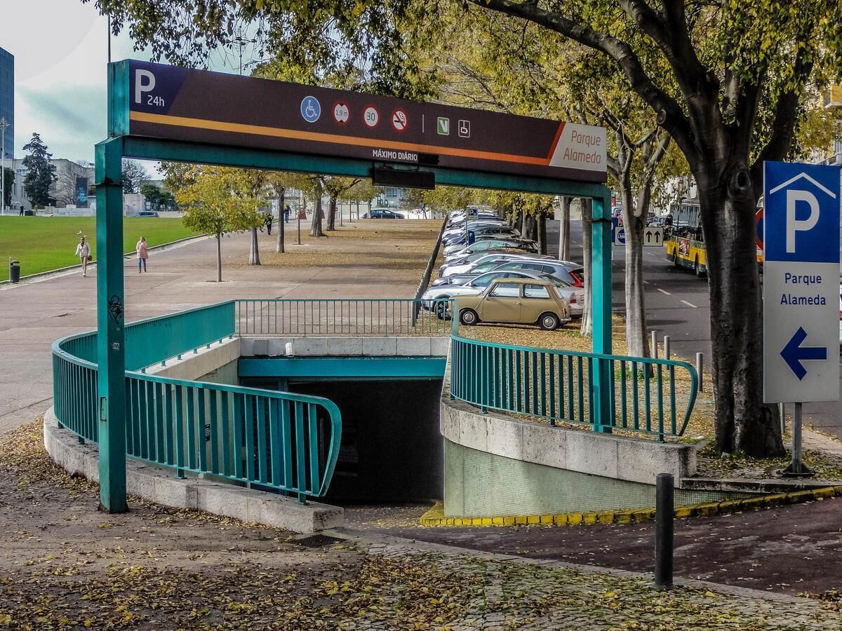 self-parking (surcharge) 10 per day