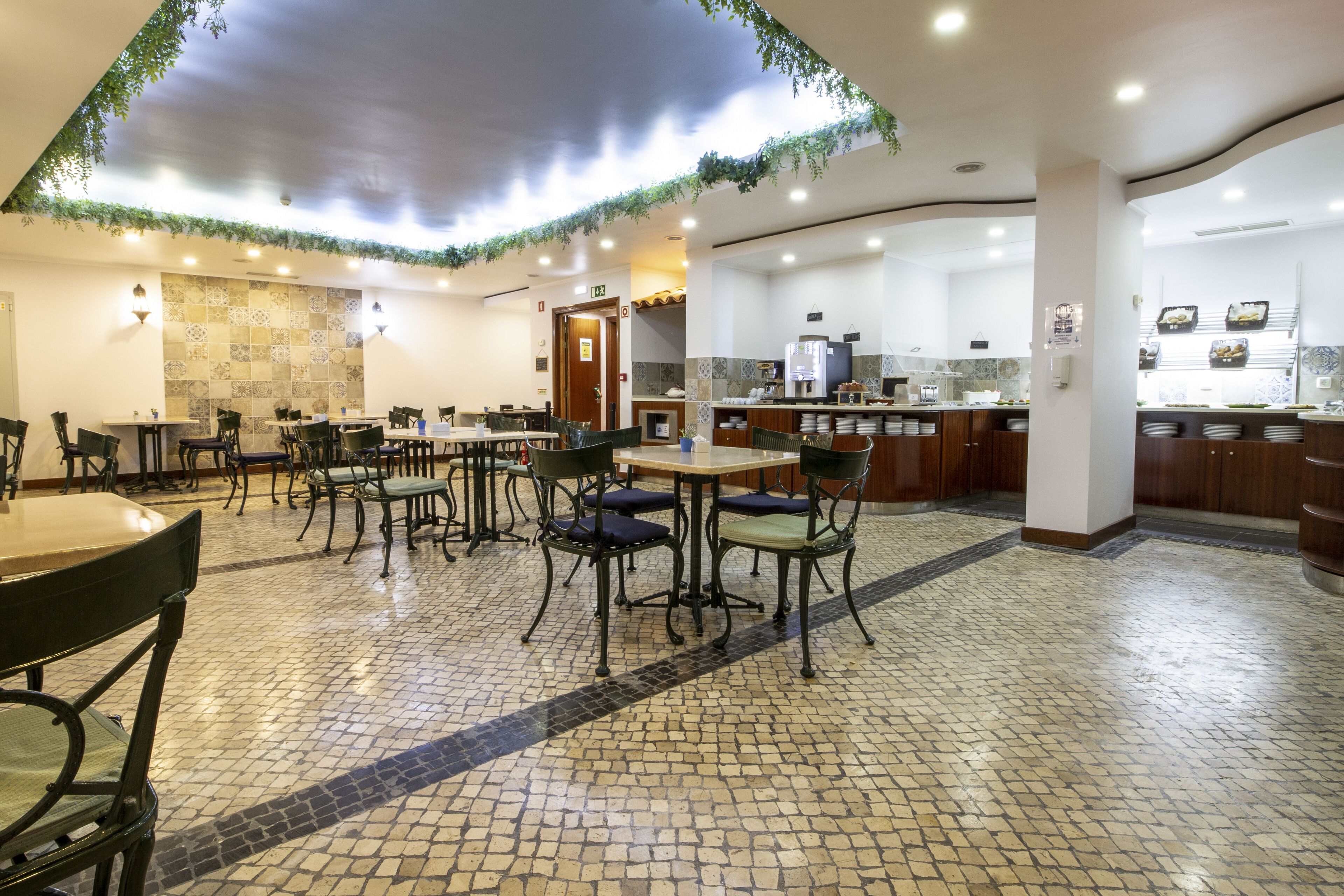 daily buffet breakfast for a fee