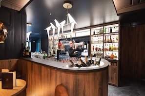 2 bares, bar de cocktails, bar de champagne