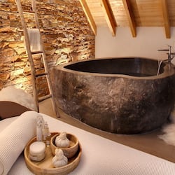 Couples treatment room(s), sauna, hot tub, steam room