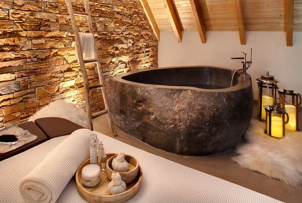 Behandlingsrom for par, badstue, boblebad, dampbad og tyrkisk bad/hamam