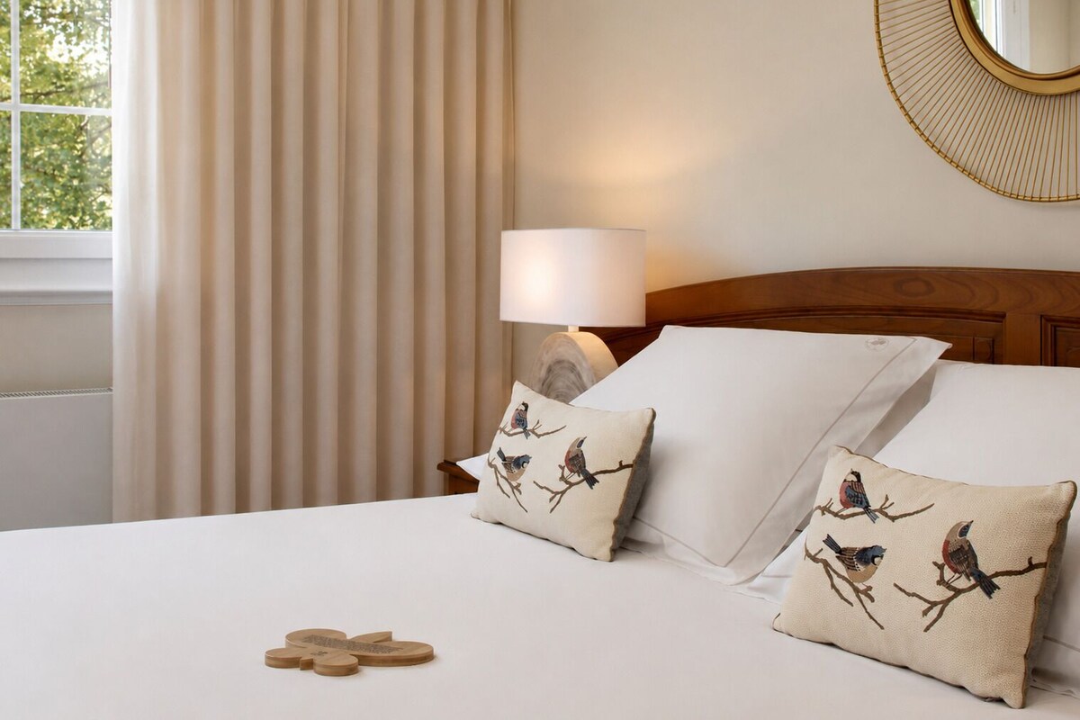Ropa de cama de alta calidad y minibar 
