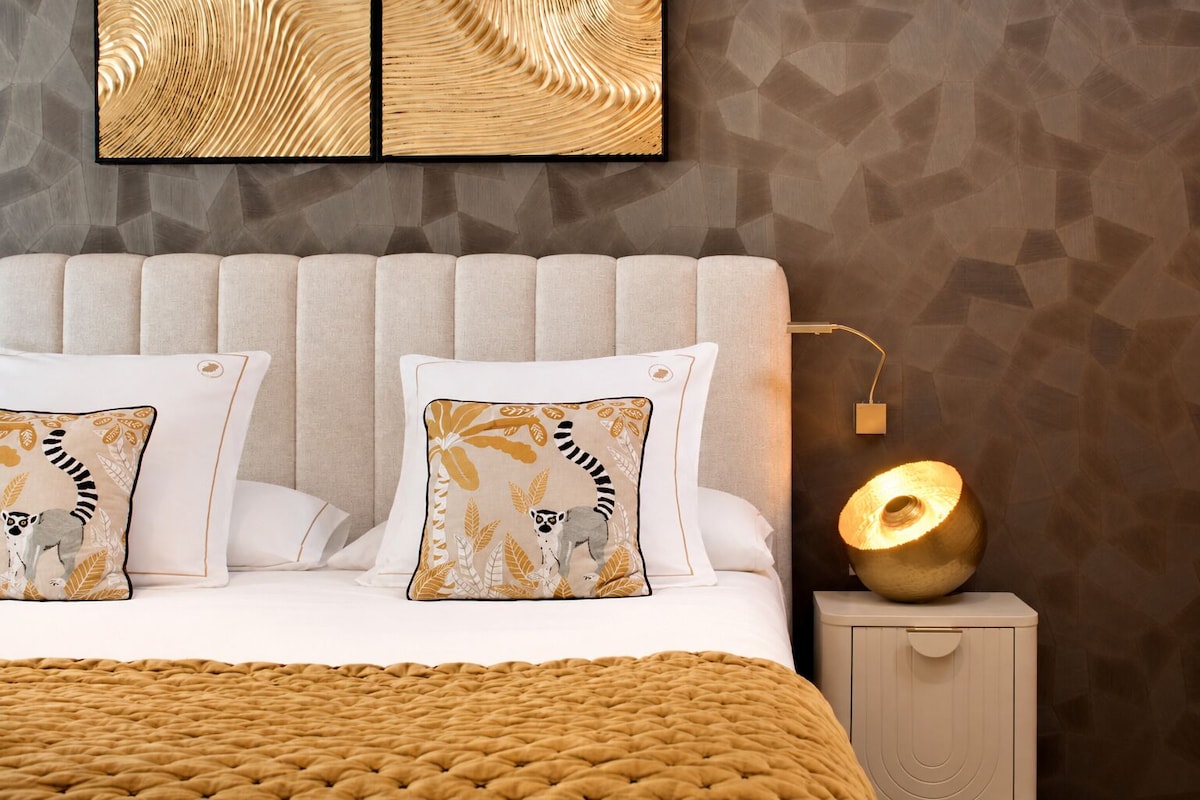 Ropa de cama de alta calidad y minibar 