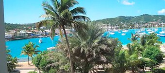 Hotel on the Cay