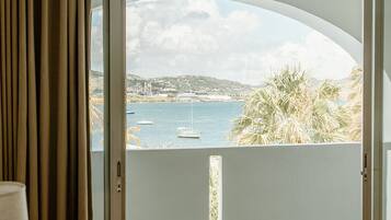 2 makuuhuonetta, ylelliset vuodevaatteet, ilmaiset vauvansängyt