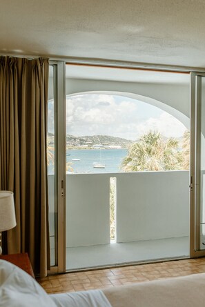 2 bedrooms, premium bedding, free cribs/infant beds, free WiFi