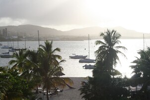 Suite superior, varias camas, vistas al mar | Vistas al mar