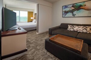 高档床上用品、办公桌、遮光窗帘、熨斗/熨衣板