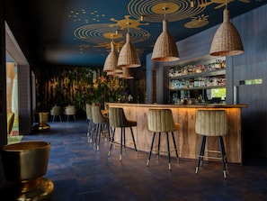 2 bars/lounges, poolside bar, beach bar