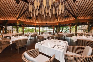 3 restaurants, breakfast, lunch, dinner served; French cuisine 