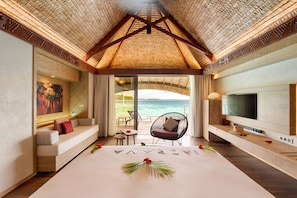 Bungalow, quang cảnh eo biển | Bộ đồ giường cao cấp, minibar với thức uống miễn phí 