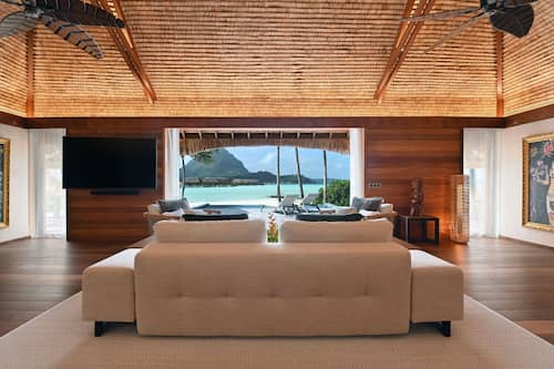 皇家别墅 | 起居区 | 43-英寸液晶电视(配备有线频道)、电视、乒乓球