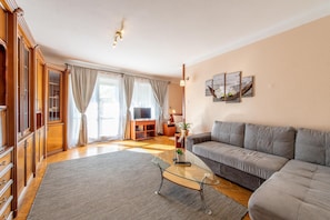 Standard-Apartment, 2 Schlafzimmer, Nichtraucher | Wohnzimmer | Fernseher