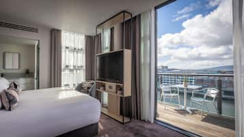 Deluxe kamer, 1 queensize bed, balkon, uitzicht op rivier (King Bed) | Lakens van Egyptisch katoen, luxe beddengoed, pillowtop-bedden