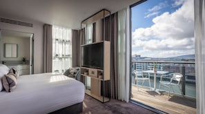 Deluxe Oda, 1 Büyük (Queen) Boy Yatak, Balkon, Nehir Manzaralı (King Bed) | Mısır pamuklu çarşaf takımı, kaliteli yatak takımı 