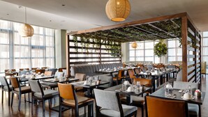 朝食 (ビュッフェ)、毎日提供 (有料)