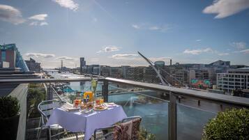 Junior Suite, 1 Queen Bed with Sofa bed, Balcony, River View | Terrace/patio