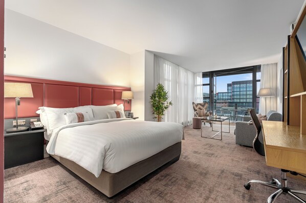 Egyptian cotton sheets, premium bedding, pillowtop beds, in-room safe - The Spencer Hotel (Dublin)