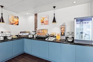 Free daily buffet breakfast - Comfort Inn Ruther Glen near Kings Dominion (Ruther Glen)