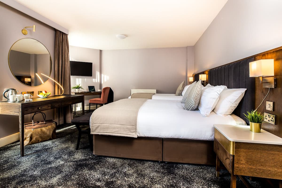 executive room | 1 bedroom, in-room safe, desk, blackout curtains