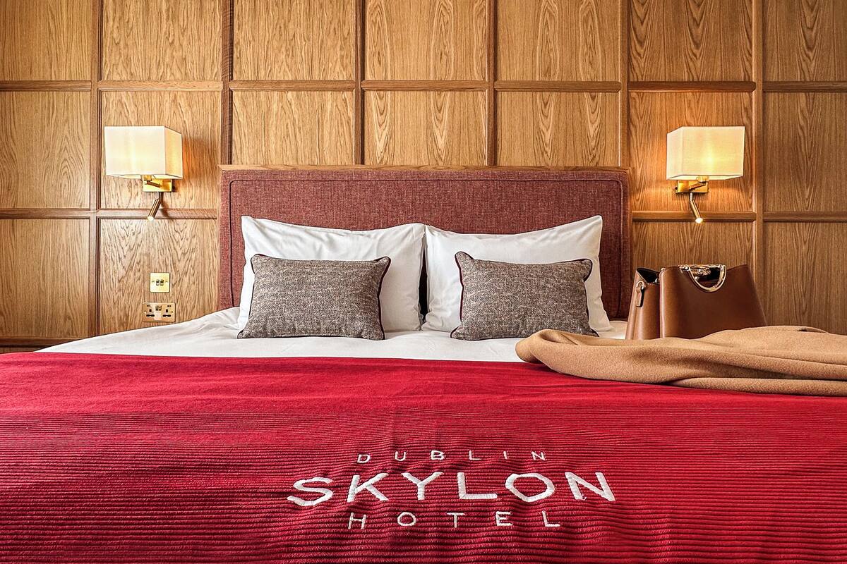 king room | 1 bedroom, in-room safe, desk, blackout curtains