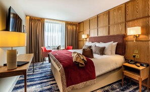 King Room | Safe på rommet, skrivebord, blendingsgardiner og strykejern/-brett