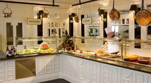 Aperto a colazione, pranzo e cena