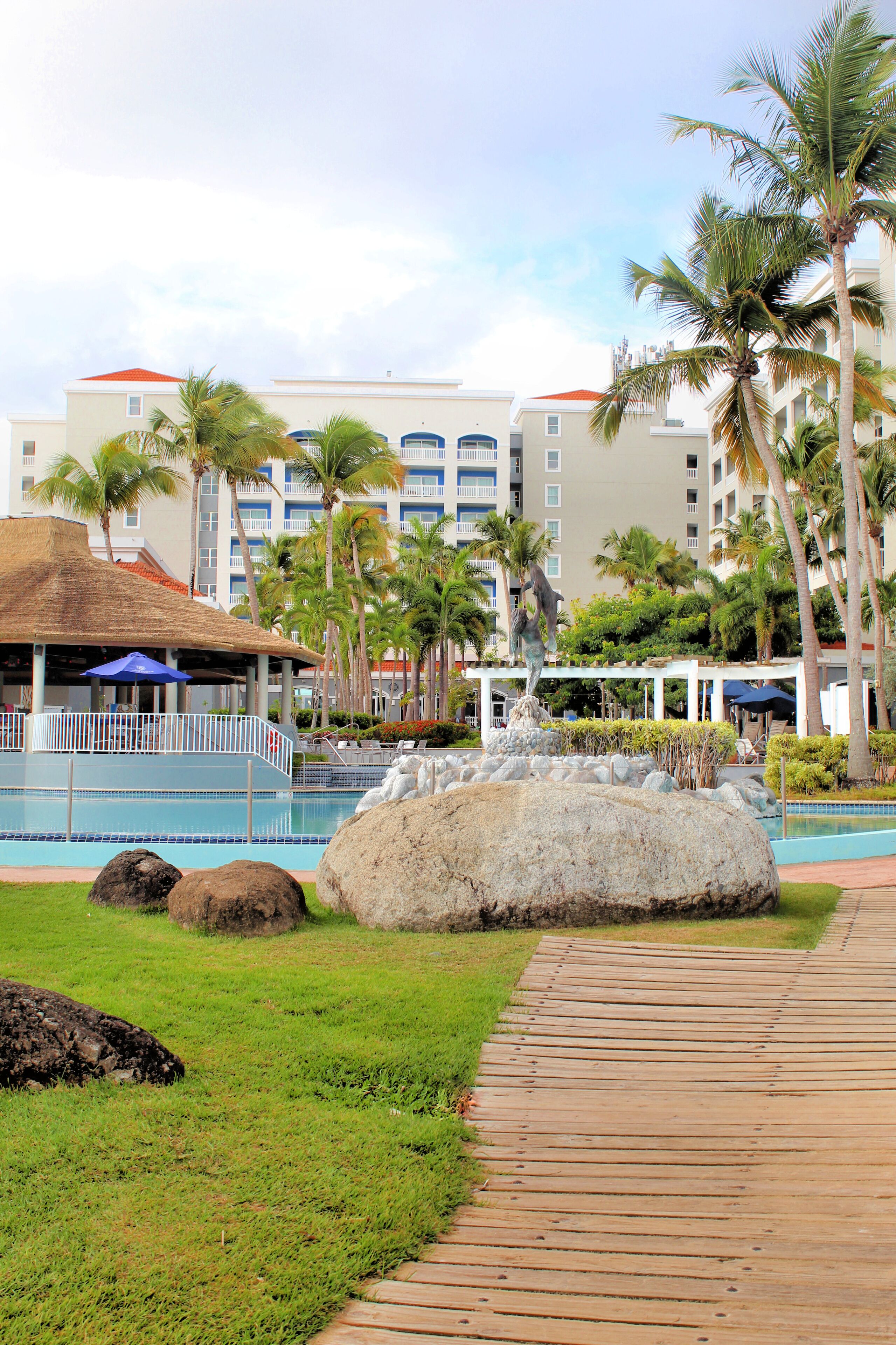 3 piscinas al aire libre, sombrillas, sillones reclinables de piscina