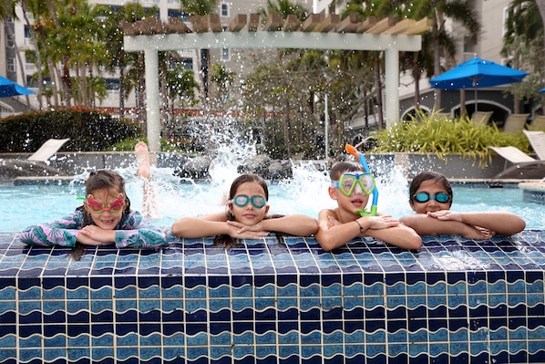 3 outdoor pools, pool umbrellas, sun loungers