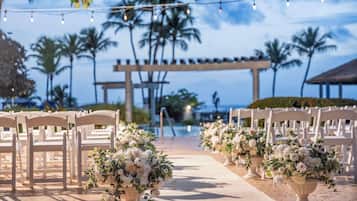 3 piscinas al aire libre, sombrillas, sillones reclinables de piscina