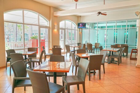 Embassy Suites by Hilton Dorado del Mar Beach Resort - Image 4