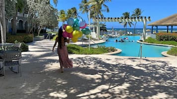 3 outdoor pools, pool umbrellas, sun loungers