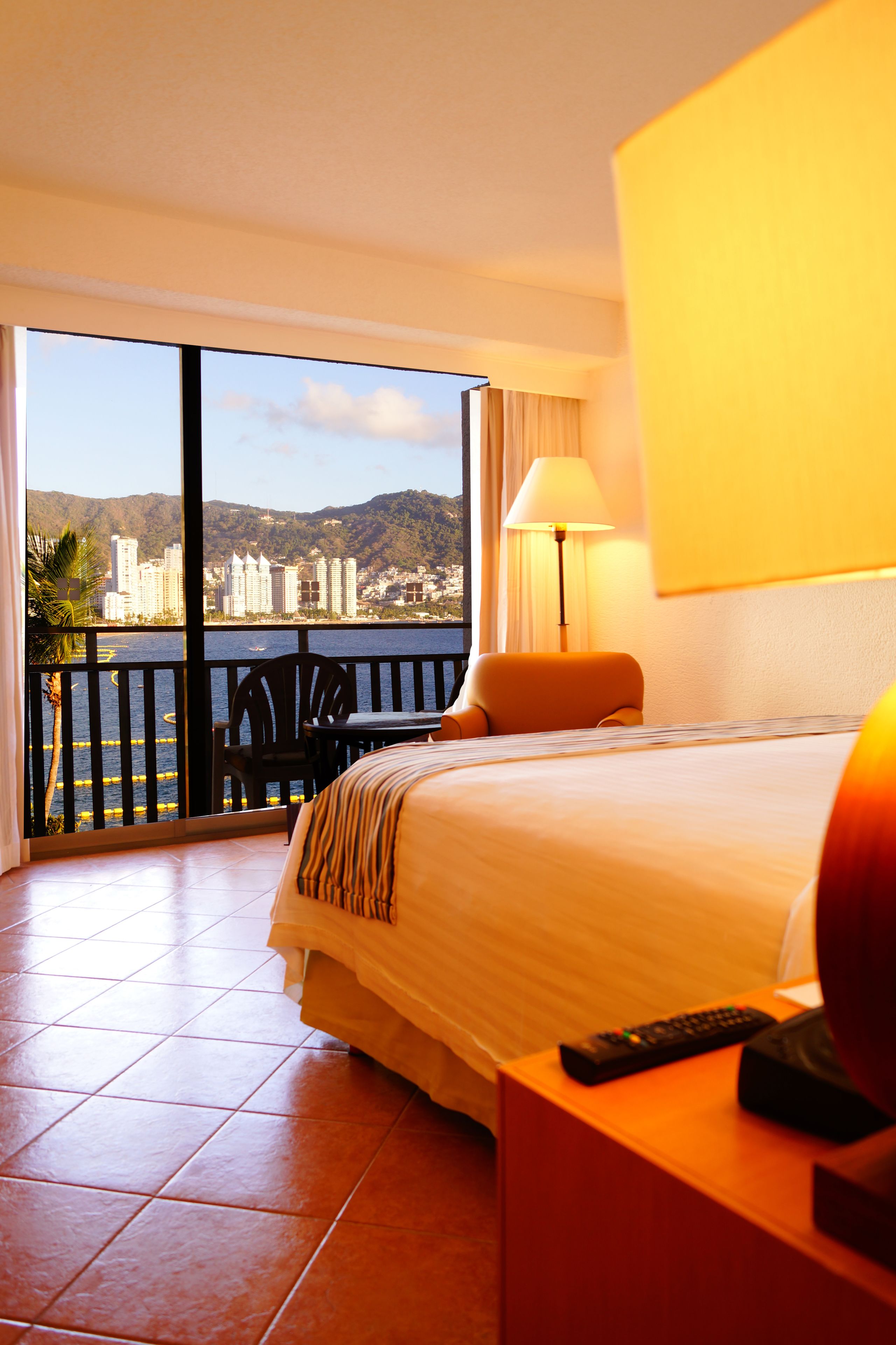 Chambre Standard, 1 très grand lit, vue baie