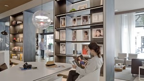 Lobby sitting area - Pol & Grace Hotel (Barcelona)