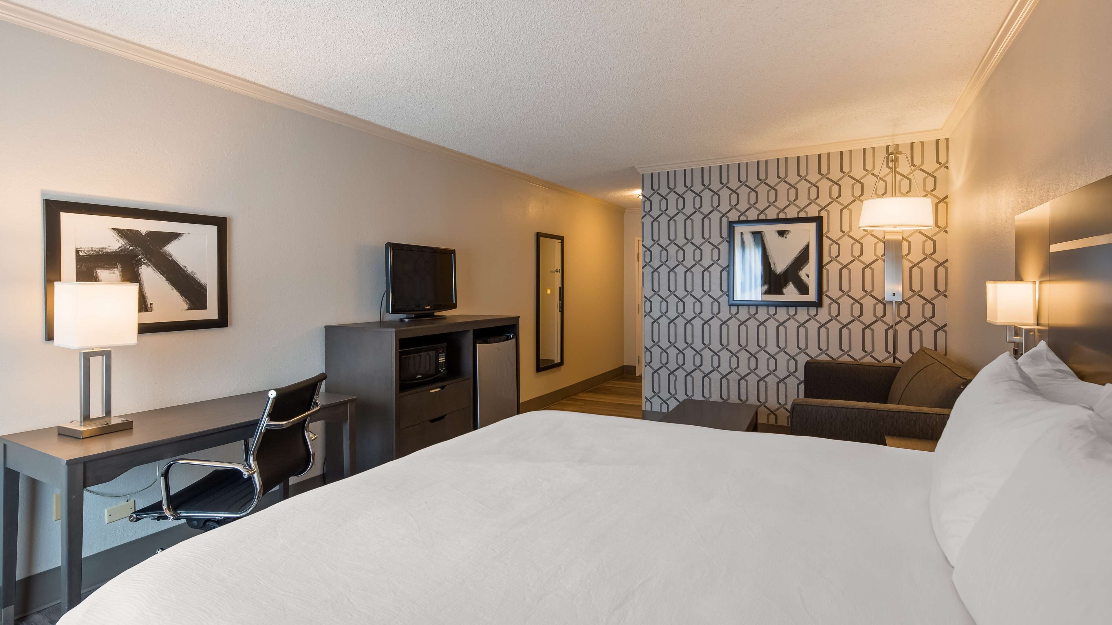 business room, 1 king bed, non smoking, refrigerator (with sofabed) | in-room safe, blackout curtains, iron/ironing board