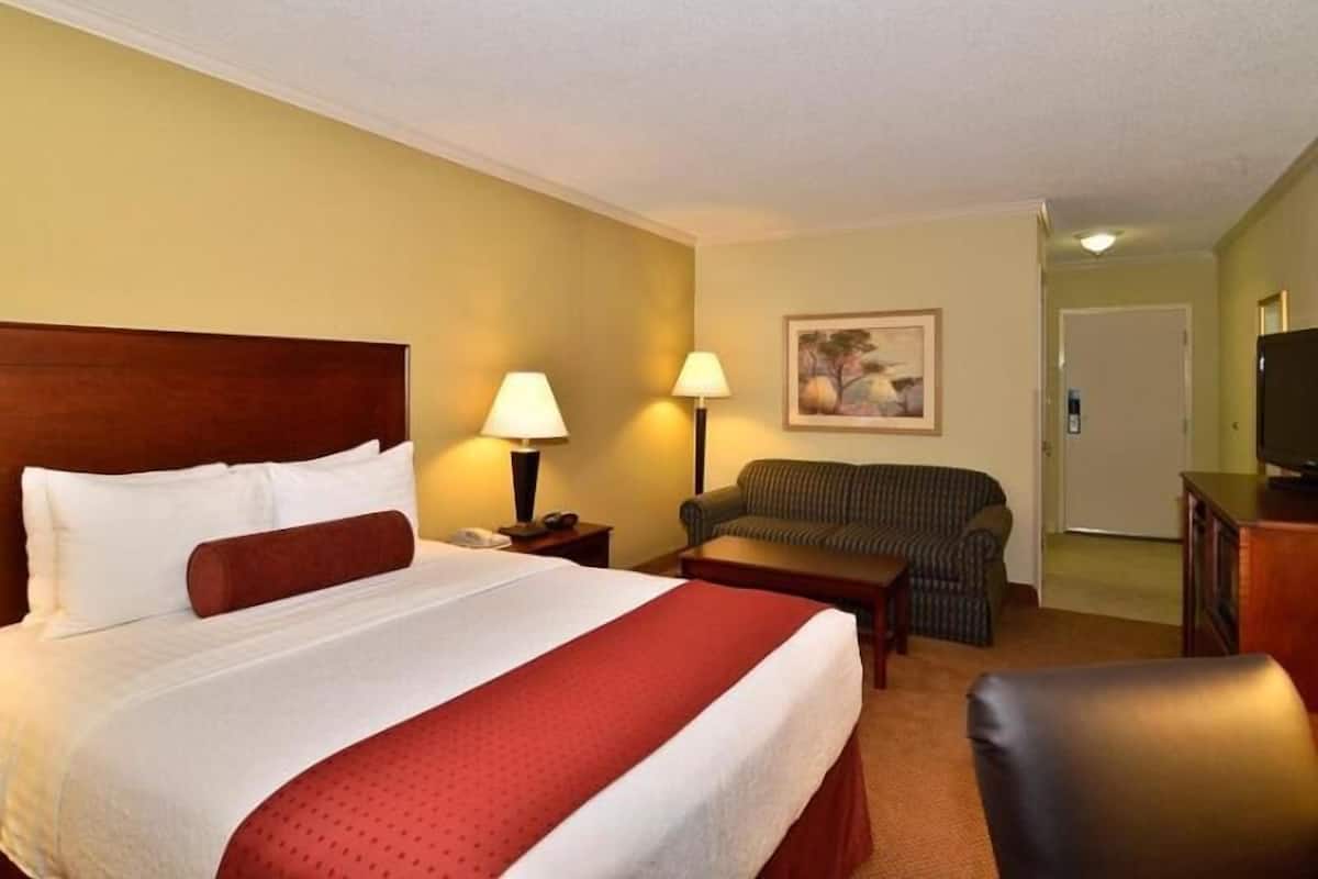 Caja de seguridad en la habitación y cortinas blackout