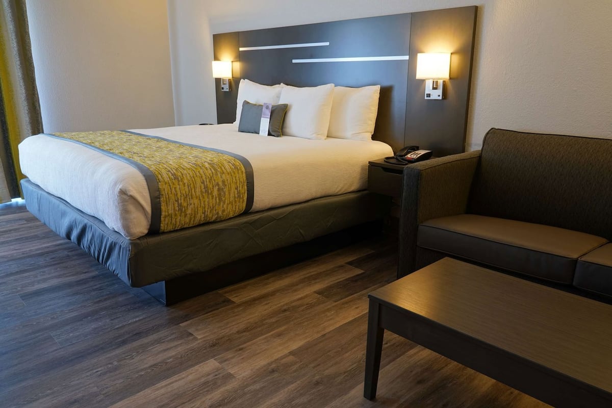 Caja de seguridad en la habitación y cortinas blackout