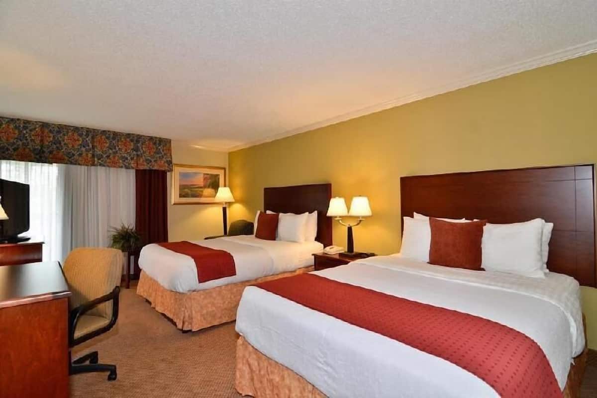 Caja de seguridad en la habitación y cortinas blackout