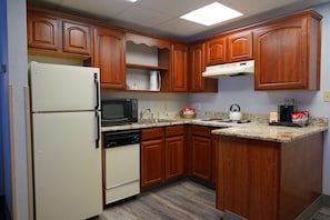 Suite, 1 King Bed, Non Smoking, Kitchen (with Sofabed, Full Kitchen) | Private kitchenette | Fridge, microwave, coffee/tea maker