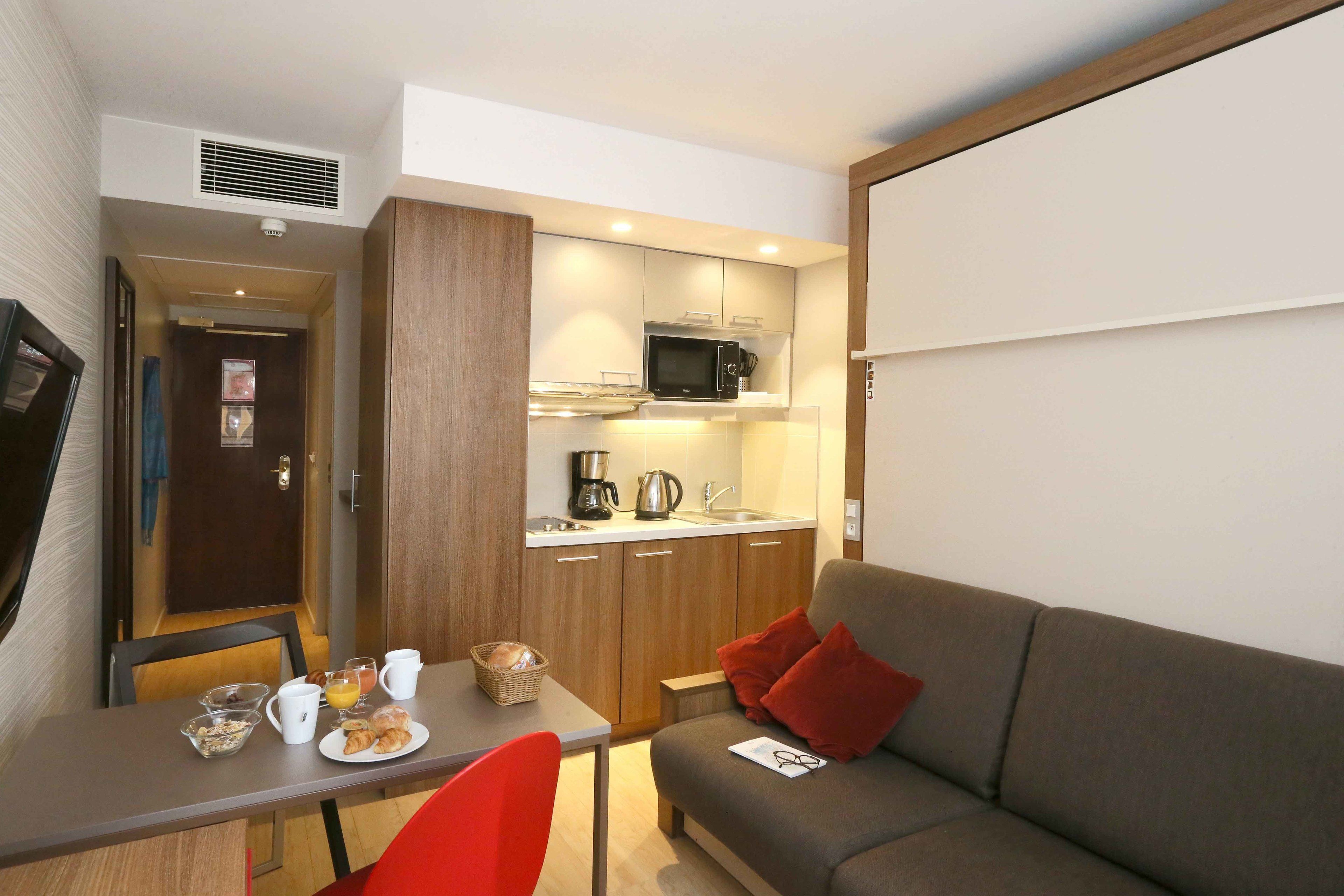 Studio, 1 Double Bed | In-room safe, desk, soundproofing, free WiFi