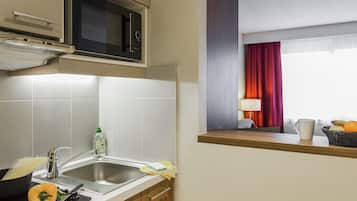 Apartment, 1 Bedroom | In-room safe, desk, soundproofing, free WiFi