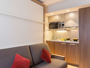 In-room safe, desk, soundproofing, free WiFi
